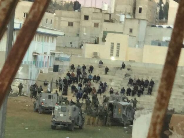قوات الاحتلال تعتقل فلسطينيين من مخيم الفوار جنوب الخليل