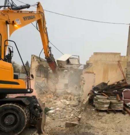 الاحتلال يجبر إبراهيم مشاهرة على هدم منزله في جبل المكبر