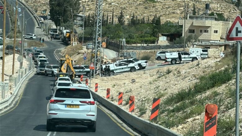 هدم الاحتلال منزلًا لعائلة أبو طير في قرية أم طوبا